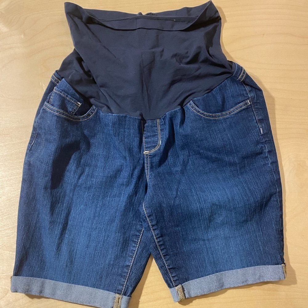 Belle Sky Maternity Jean Shorts size Large (LB)